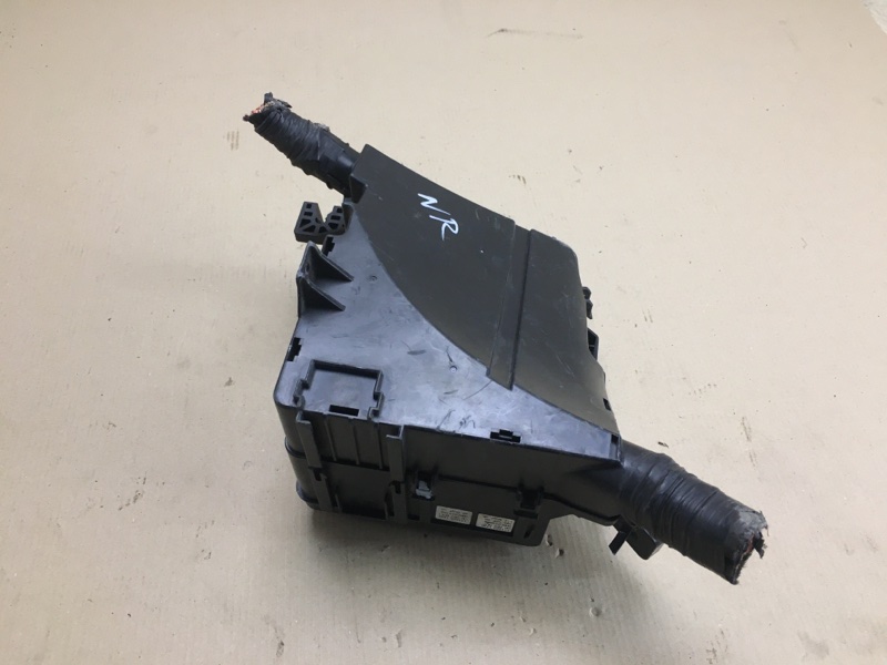 Блок предохранителей моторный отсек SONATA YF 10-14 2012 YF 2.4 G4KK Блок предохранителей моторный отсек SONATA YF 10-14 2012 YF 2.4 G4KK