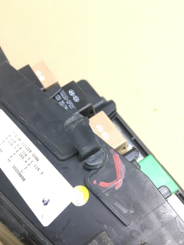 Блок предохранителей моторный отсек SONATA YF 10-14 2012 YF 2.4 G4KK Блок предохранителей моторный отсек SONATA YF 10-14 2012 YF 2.4 G4KK