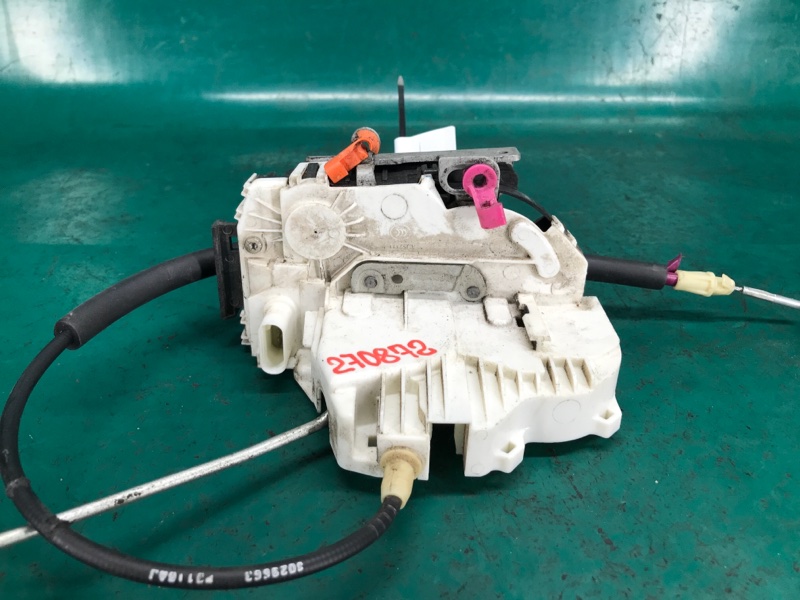 Замок двери передний левый AVENGER 07-14 2013 JS 2.4 ED3