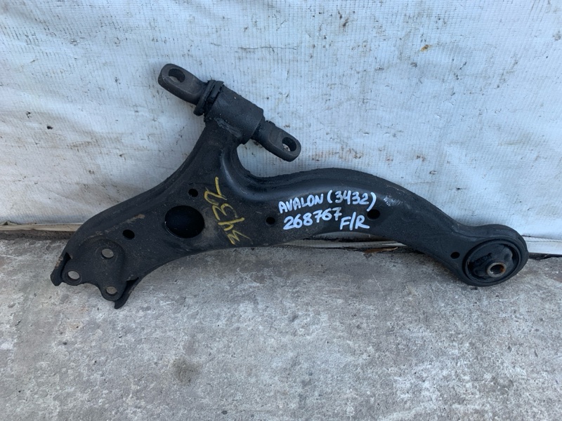 Рычаг передней подвески нижний правый AVALON 99-05 2000 3.0 1MZFE Рычаг передней подвески нижний правый AVALON 99-05 2000 3.0 1MZFE