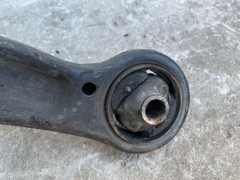 Рычаг передней подвески нижний левый AVALON 99-05 2000 3.0 1MZFE Рычаг передней подвески нижний левый AVALON 99-05 2000 3.0 1MZFE