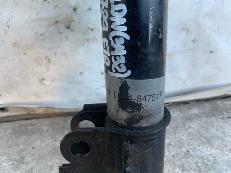 Амортизатор передний правый AVALON 99-05 2000 3.0 1MZFE