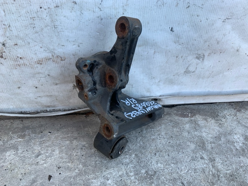 Цапфа правая AVALON 99-05 2000 3.0 1MZFE Цапфа правая AVALON 99-05 2000 3.0 1MZFE