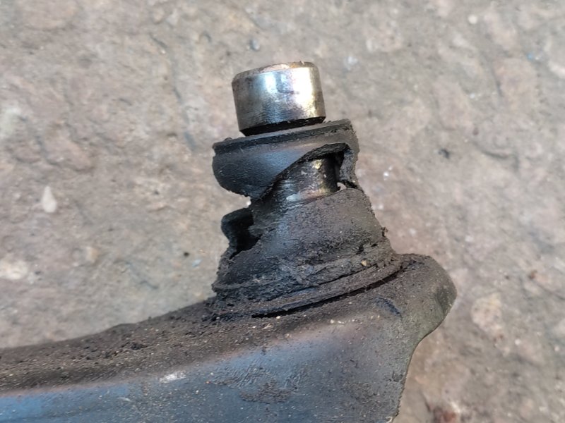 Рычаг передней подвески нижний правый MURANO Z50 02-07 2004 3.5 VQ35DE Рычаг передней подвески нижний правый MURANO Z50 02-07 2004 3.5 VQ35DE