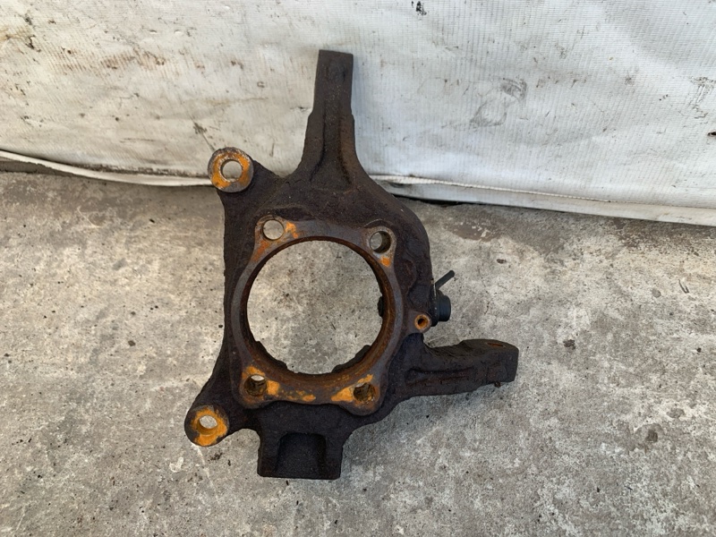 Кулак поворотный левый MITSUBISHI ECLIPSE 05-08 2006 COUPE 2.4 3870A055 Б/У