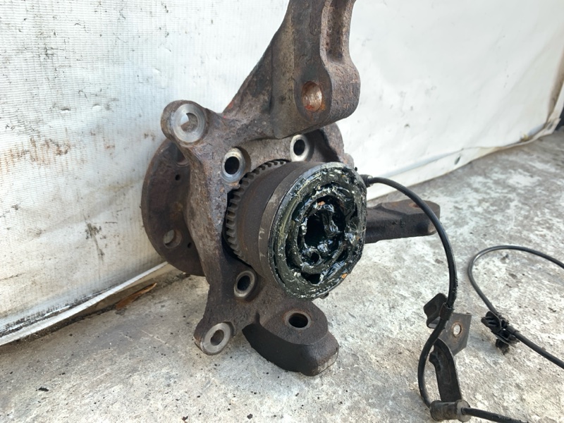 Кулак поворотный правый ECLIPSE 05-08 2006 COUPE 2.4 Кулак поворотный правый ECLIPSE 05-08 2006 COUPE 2.4