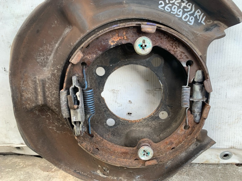 Тормозной механизм левый LEXUS LS430 00-06 UCF30L 4.3 3UZFE