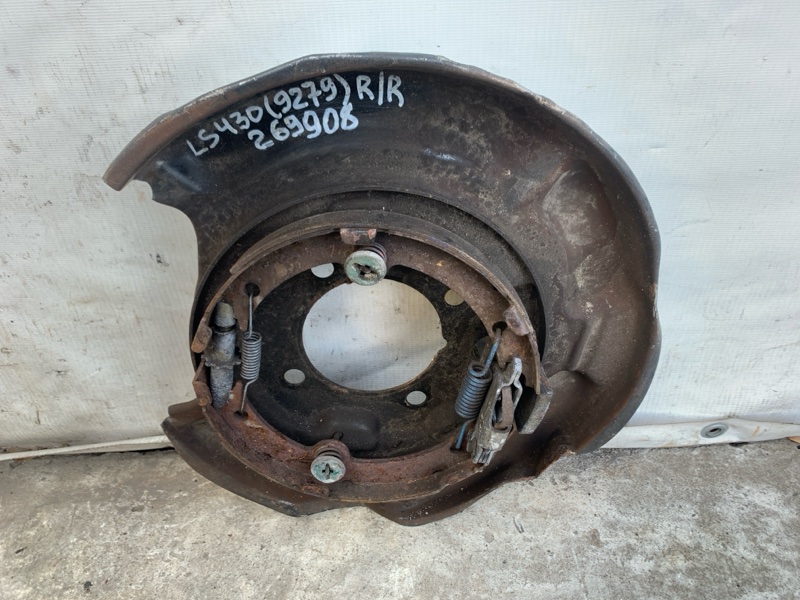 Тормозной механизм правый LS430 00-06 2000 UCF30L 4.3 3UZFE