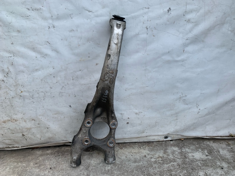 Кулак поворотный левый LEXUS LS430 00-06 UCF30L 4.3 3UZFE