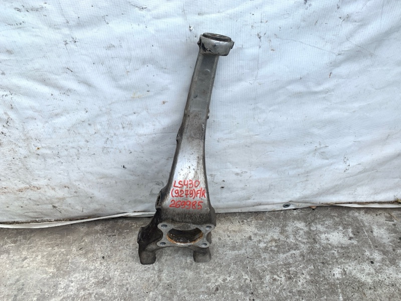 Кулак поворотный правый LS430 00-06 2000 UCF30L 4.3 3UZFE