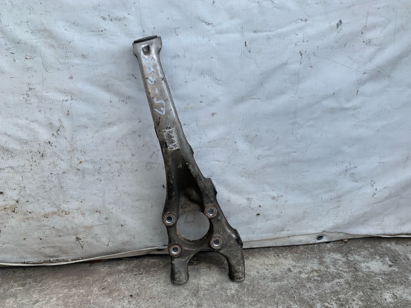 Кулак поворотный правый LEXUS LS430 00-06 UCF30L 4.3 3UZFE