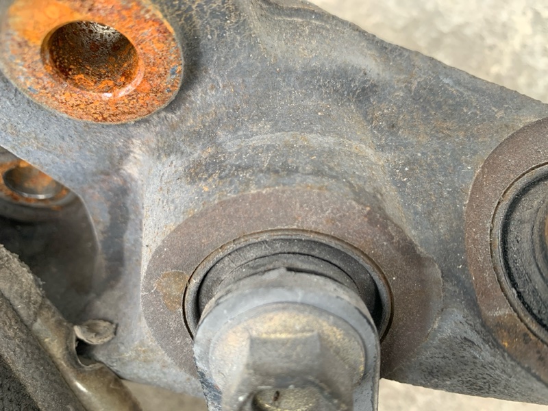 Цапфа правая FX S50 03-08 2005 3.5 VQ35DE