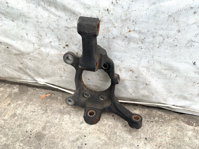 Кулак поворотный правый FX S50 03-08 2005 3.5 VQ35DE