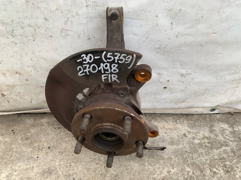 Кулак поворотный правый CAMRY 30 02-06