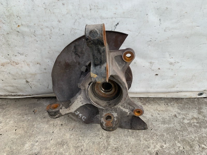 Кулак поворотный левый CAMRY 30 02-06