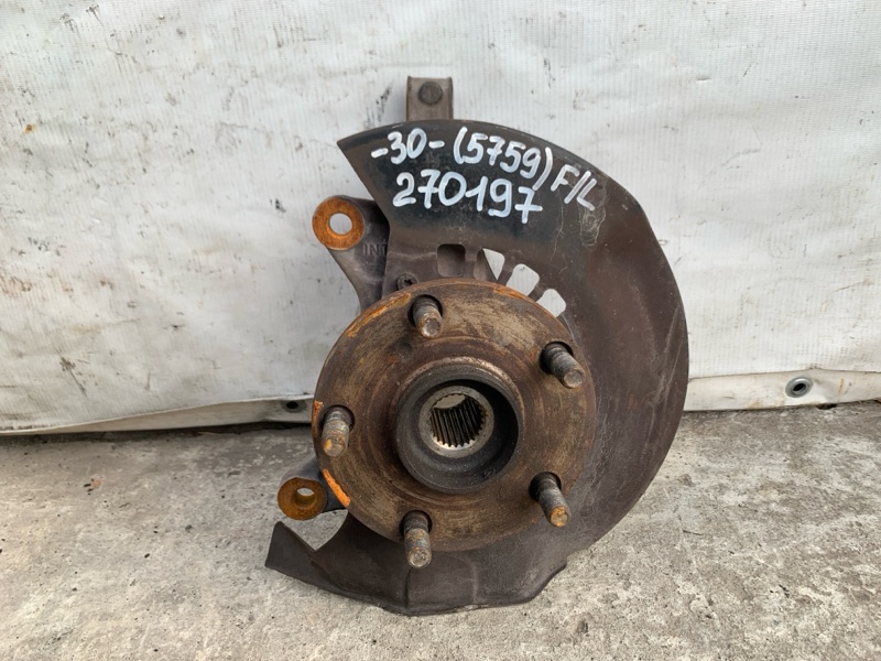 Кулак поворотный левый TOYOTA CAMRY 30 02-06