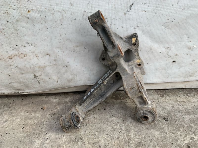 Цапфа левая TOYOTA CAMRY 30 02-06 Цапфа левая TOYOTA CAMRY 30 02-06