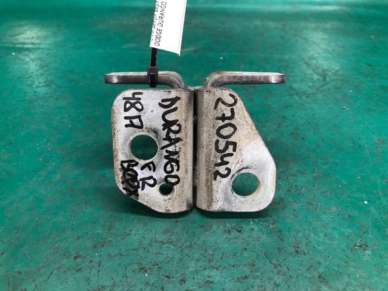 Петля двери верхняя передняя правая DURANGO 11- (WD) 2014 3.6 ERB Петля двери верхняя передняя правая DURANGO 11- (WD) 2014 3.6 ERB