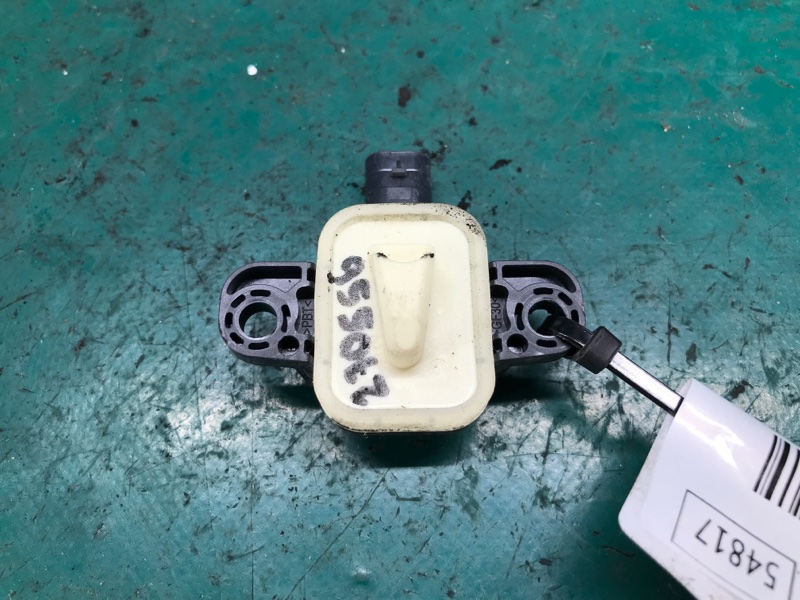 Запчасть датчик удара передний правый DODGE DURANGO 11- (WD) 2014 3.6 ERB 56054084AA Б/У Датчик удара передний правый DODGE DURANGO 11- (WD) 2014 3.6 ERB 56054084AA Б/У