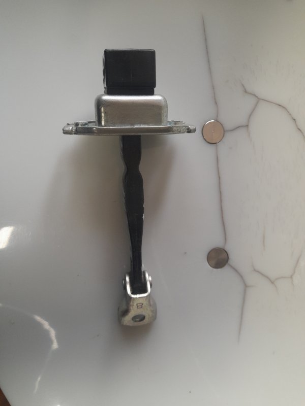 Запчасть ограничитель двери передний правый MITSUBISHI OUTLANDER XL 05-13 2007 Внедорожник 3.0 5702A040 Б/У Ограничитель двери передний правый MITSUBISHI OUTLANDER XL 05-13 2007 Внедорожник 3.0 5702A040 Б/У