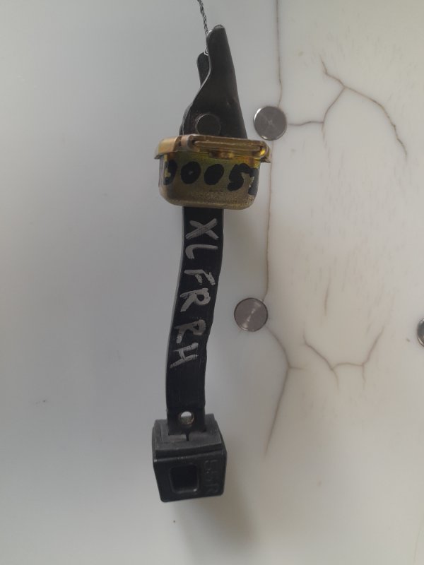 Ограничитель двери передний правый MITSUBISHI OUTLANDER XL 05-13 2007 Внедорожник 3.0 5702A040 Б/У