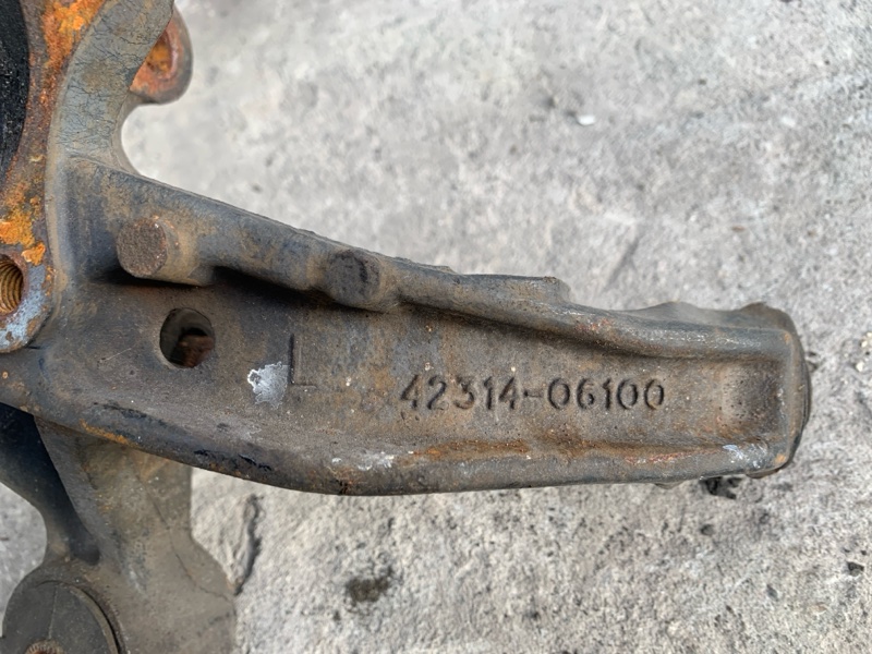 Цапфа левая SOLARA 03-09 2004 3.3 3MZFE