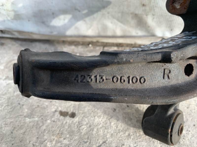 Цапфа правая SOLARA 03-09 2004 3.3 3MZFE