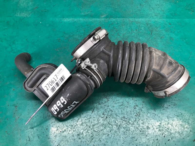 Патрубок воздушного фильтра NISSAN NV200 USA 13- 2017 2.0 MR20DE 16576-EL00B Б/У