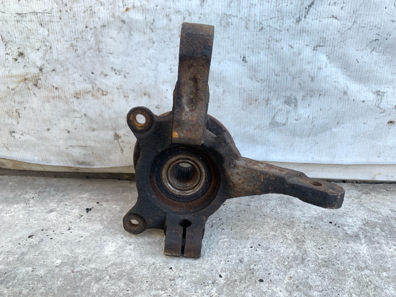 Кулак поворотный правый MITSUBISHI LANCER 4/5/6/7/8 88-02 00-03 8 2.0 4G94 MR403404 Б/У