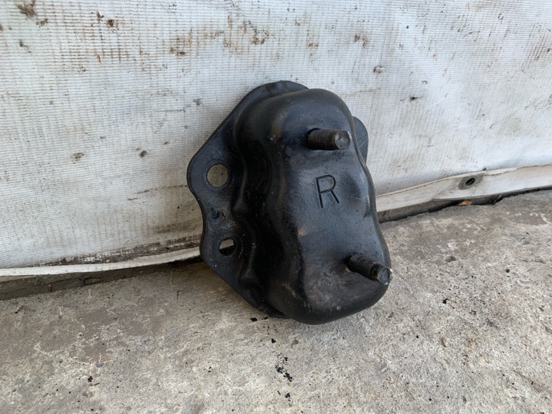 Кронштейн усилителя заднего бампера правый COROLLA 120 00-07 2004 ZZE130L 1.8L 1ZZ-FE