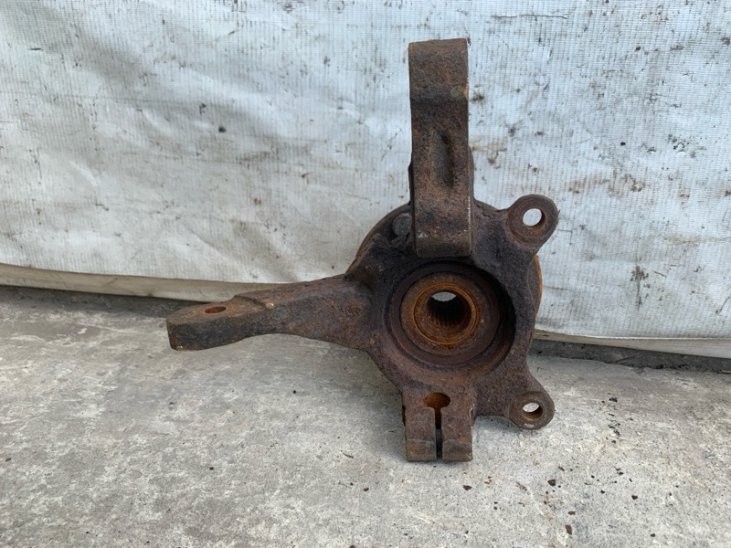 Кулак поворотный левый MITSUBISHI LANCER 4/5/6/7/8 88-02 00-03 8 2.0 4G94 MR403403 Б/У