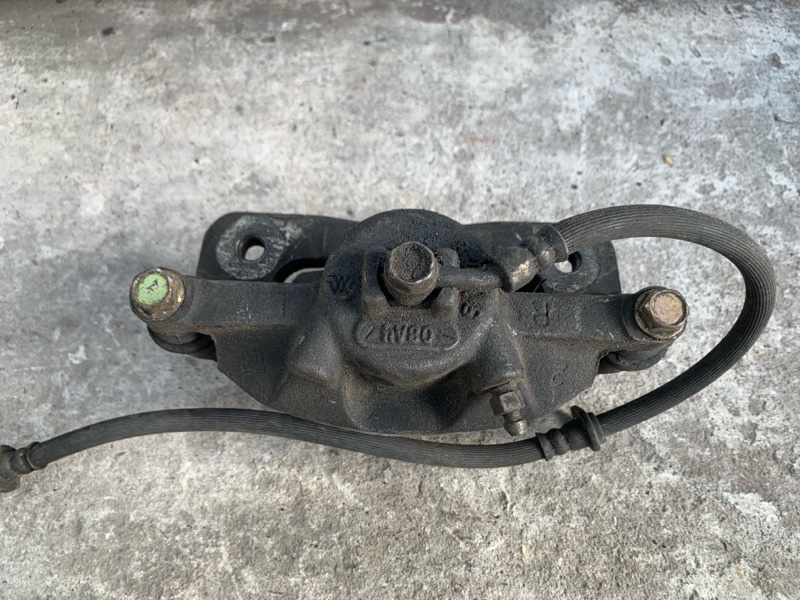 Суппорт тормозной передний правый CIVIC ES 00-05 2004 EM2 1.7 D17A1