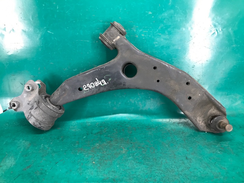 Рычаг передней подвески нижний правый MAZDA 3 BK 03-08 2006 SEDAN 2.3 L3 B32H-34-300C Б/У