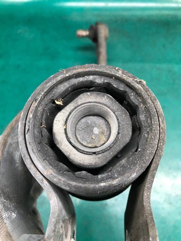 Рычаг передней подвески нижний правый 3 BK 03-08 2006 SEDAN 2.3 L3