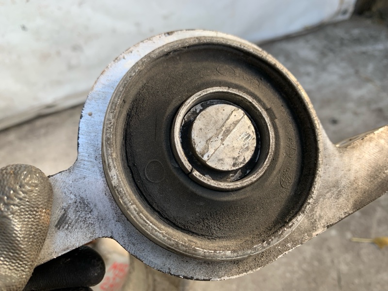 Рычаг передней подвески нижний правый M35/M45 04-10 2006 3.5 VQ35DE