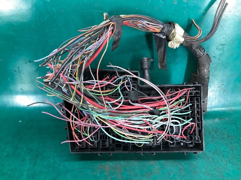 Блок предохранителей моторный отсек 3 BK 03-08 2006 SEDAN 2.3 L3