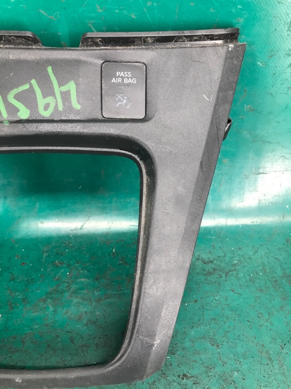 Накладка торпедо центр. NV200 USA 13- 2018 2.0 MR20DE