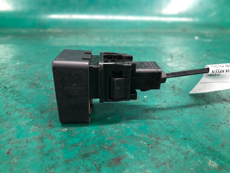 Кнопка аварийной сигнализации NISSAN NV200 USA 13- 2.0 MR20DE