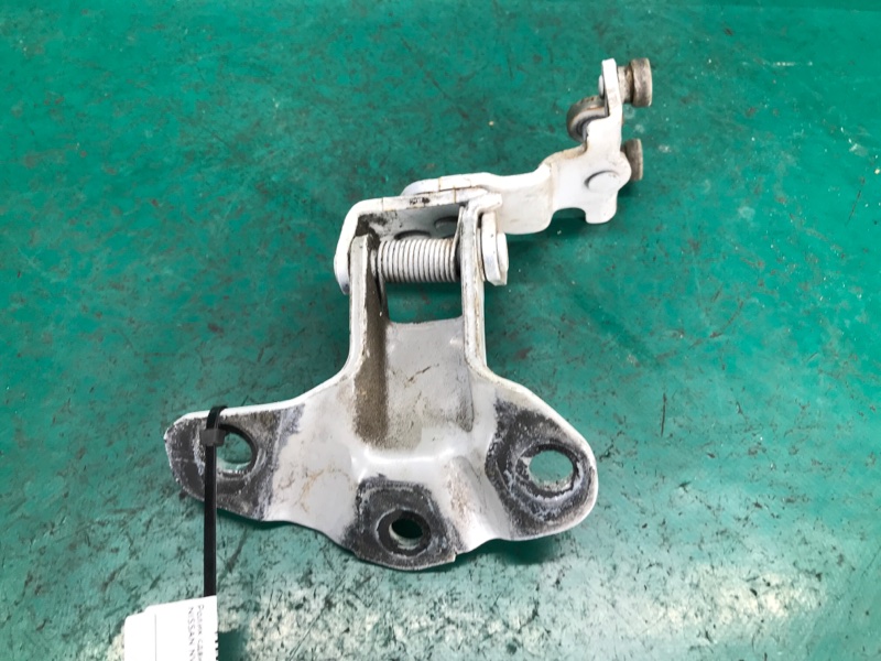 Ролик сдвижной двери средний левый NV200 USA 13- 2018 2.0 MR20DE