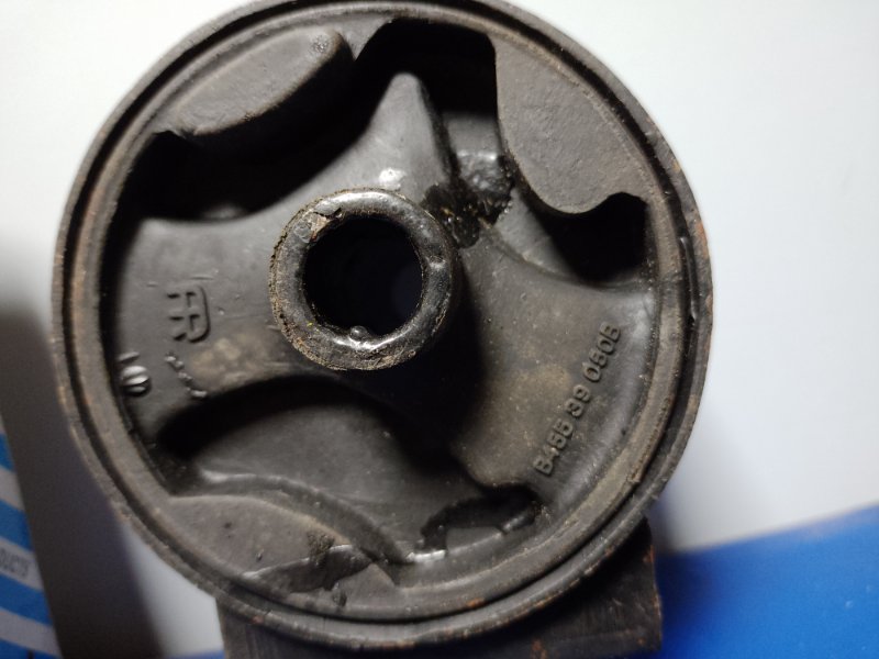 Подушка двигателя задняя 323 BG 89-94 Подушка двигателя задняя 323 BG 89-94