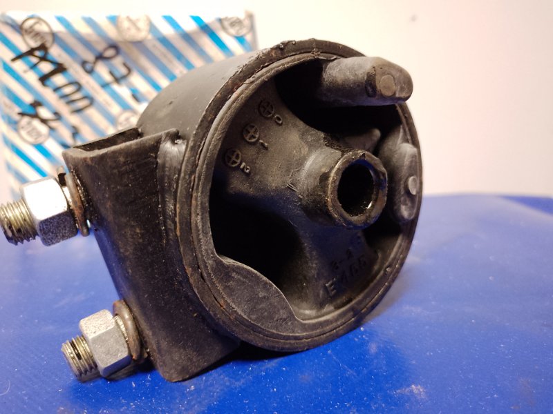 Подушка двигателя задняя 323 BG 89-94 Подушка двигателя задняя 323 BG 89-94