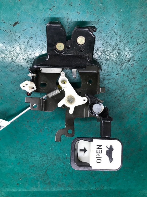 Замок крышки багажника MAZDA 3 BK 03-08 SEDAN 2.3 L3