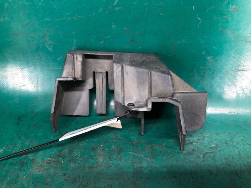 Кронштейн переднего бампера правый MAZDA 3 BK 03-08 SEDAN 2.3 L3