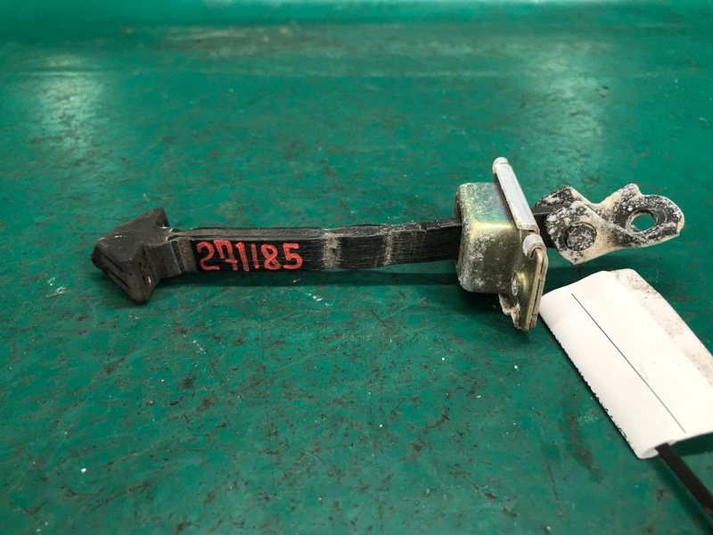 Запчасть ограничитель двери передний правый MAZDA 3 BK 03-08 2006 SEDAN 2.3 L3 BP4K-58-270D Б/У Ограничитель двери передний правый MAZDA 3 BK 03-08 2006 SEDAN 2.3 L3 BP4K-58-270D Б/У