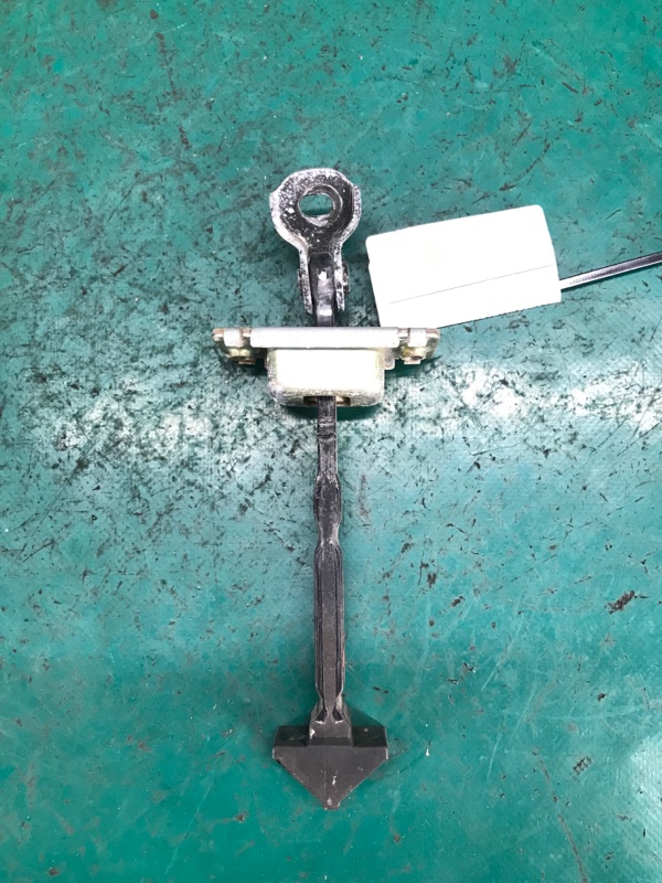 Ограничитель двери передний правый 3 BK 03-08 2006 SEDAN 2.3 L3 Ограничитель двери передний правый 3 BK 03-08 2006 SEDAN 2.3 L3