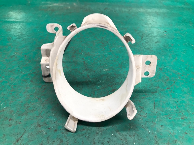 Накладка противотуманной фары передняя правая MAZDA 3 BK 03-08 SEDAN 2.3 L3 Накладка противотуманной фары передняя правая MAZDA 3 BK 03-08 SEDAN 2.3 L3