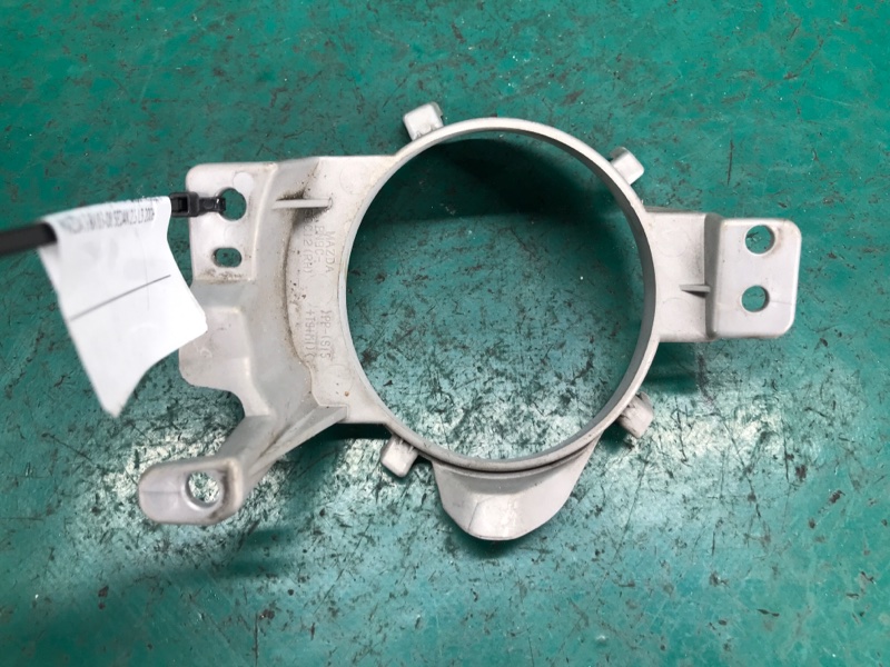 Накладка противотуманной фары передняя правая 3 BK 03-08 2006 SEDAN 2.3 L3 Накладка противотуманной фары передняя правая 3 BK 03-08 2006 SEDAN 2.3 L3