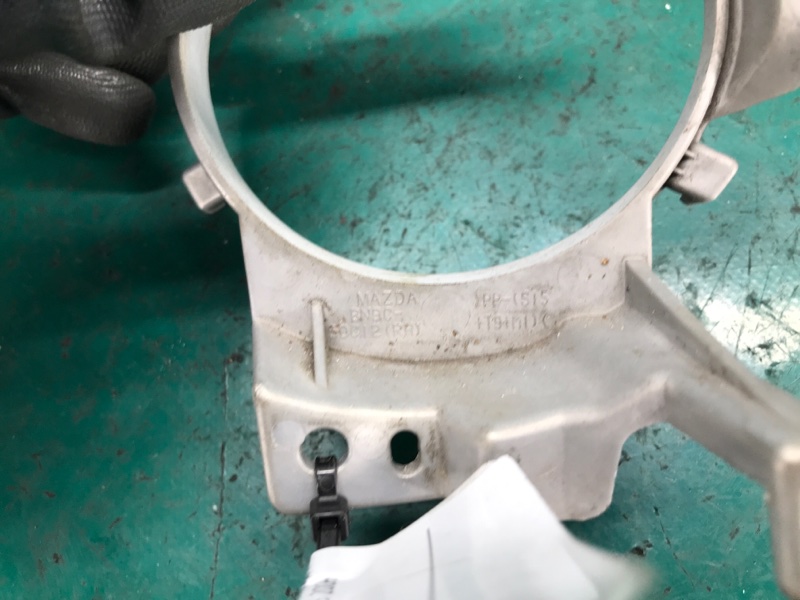 Накладка противотуманной фары передняя правая 3 BK 03-08 2006 SEDAN 2.3 L3 Накладка противотуманной фары передняя правая 3 BK 03-08 2006 SEDAN 2.3 L3