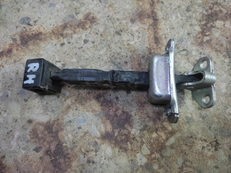 Запчасть ограничитель двери задний правый MITSUBISHI GALANT 03-12 Б/У Ограничитель двери задний правый MITSUBISHI GALANT 03-12 Б/У