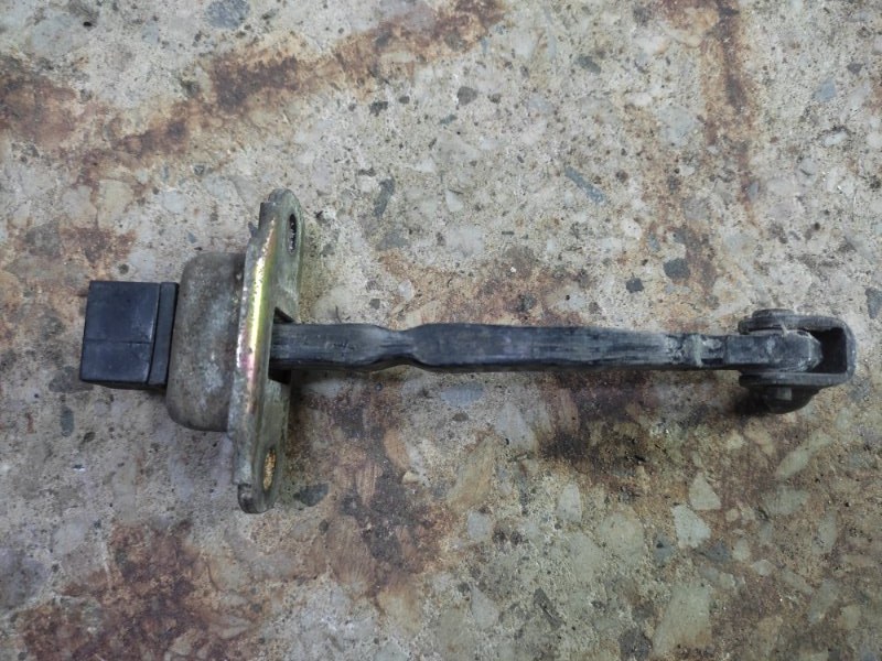 Ограничитель двери задний правый PAJERO 99-06